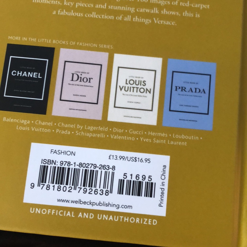 Luxury fashion books - set of 7 Hermes, LV, Valentino, YSL, Chanel, Versace … - Picture 10 of 11
